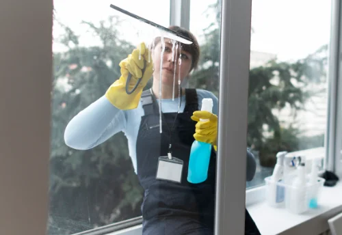 Nettoyage de vitres intérieures et extérieures à la Répara-Auriples